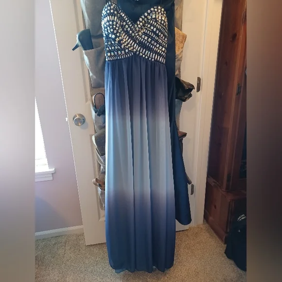 green emerald velvet dress Darby Light Blue Maxi Formal Dress - US 6